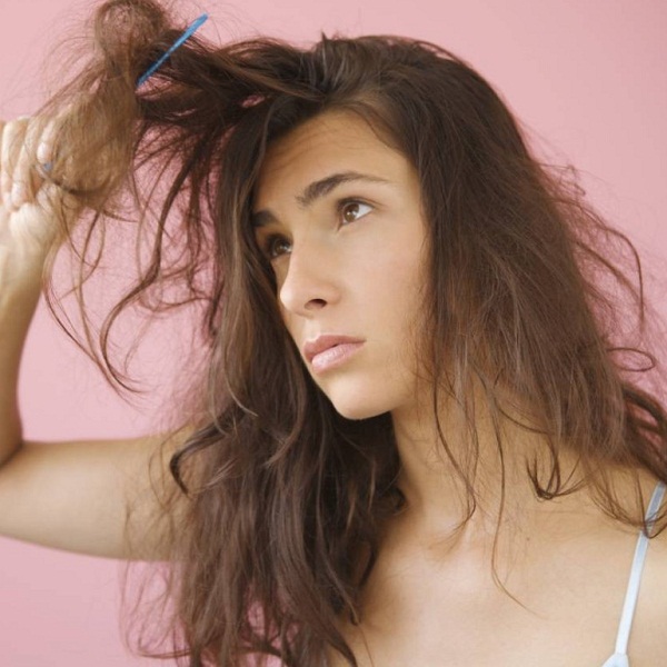 Сухая кожа головы: причины и лечение