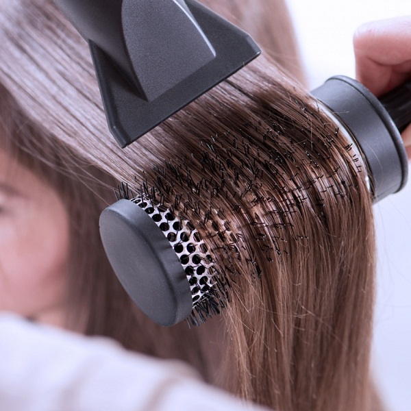 Сухая кожа головы: причины и лечение