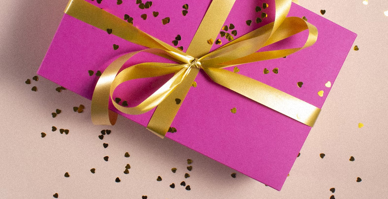 Что подарить на день рождения на 66 лет: выбираем подарок имениннику