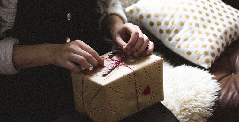 Как оригинально подарить подарок на Новый год?