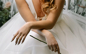 Как выбрать красивые и необычные обручальные кольца для жениха и невесты в 2024 году?