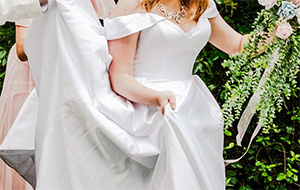 Как выбрать длинные элегантные серьги для невесты на свадьбу? Полезные советы