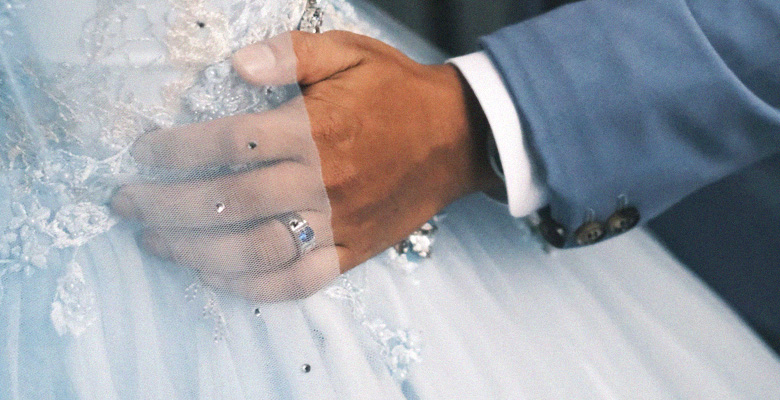 Красный свадебный букет невесты: как правильно выбрать и не просчитаться?