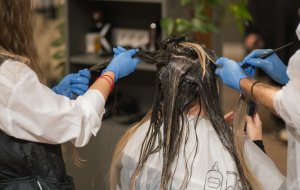 Как вывести краску с одежды?