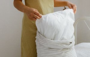 Как стирать подушки?
