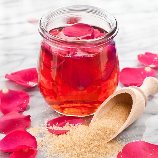 Эфирное масло розы: полезные свойства, рецепты домашних масок