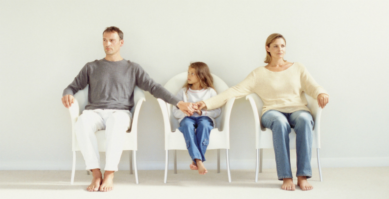 Как родителям правильно воспитывать детей после развода?