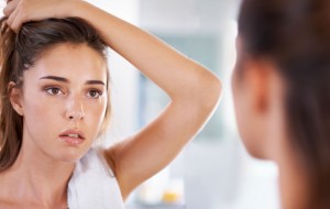 Седые волосы: причины появления и лечение