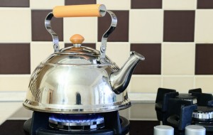 Как очистить чайник от накипи?