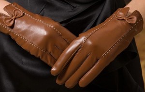 Как почистить кожаные перчатки?