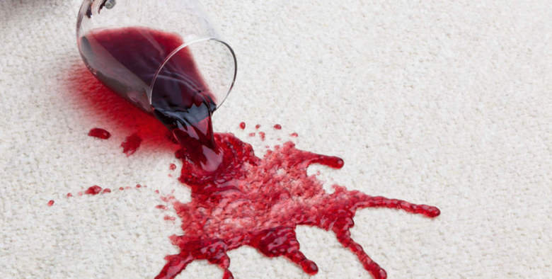 Как вывести пятна от красного вина с ковра?