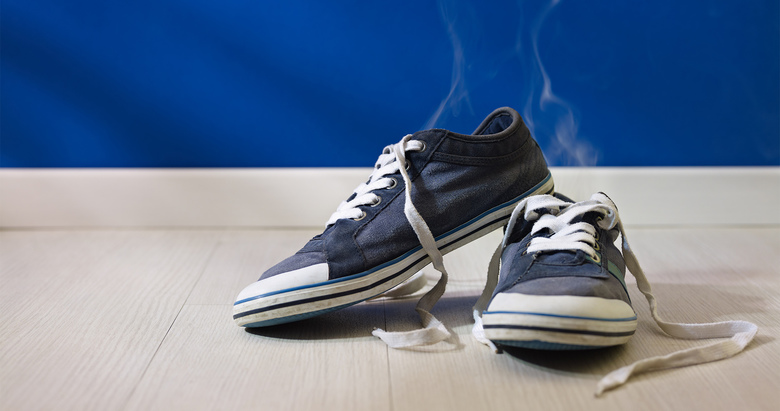 Как избавиться от запаха в обуви?