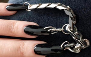 Тренд от Ким Кардашьян: пирсинг ногтей – да или нет?