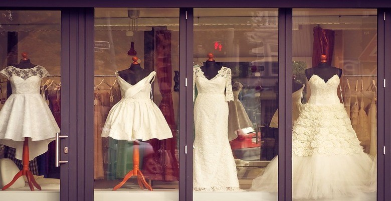 Кто покупает платье невесте на свадьбу по традиции