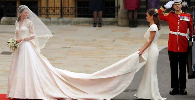 Как правильно носить и перевозить свадебное платье?
