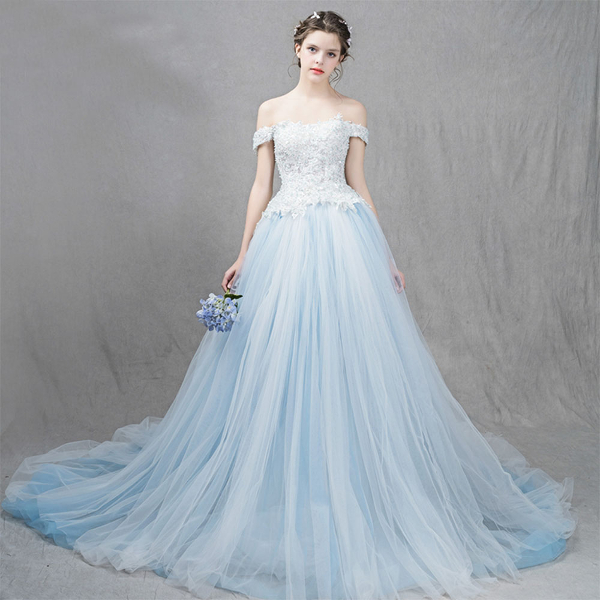 Белое свадебное платье с голубым отливом
