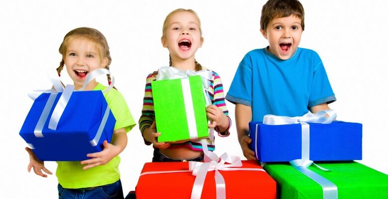 Подарки детям 2 класса на Новый год в школе – идеи и правила выбора