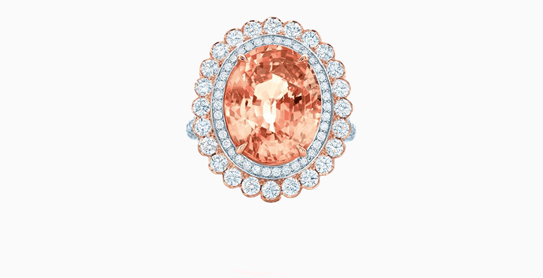 Принцесса Евгения показала помолвочное кольцо с редким сапфиром