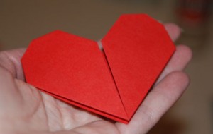 Как сделать сердце - валентинку из бумаги? #Оригами How to make a Valentine heart out of paper?