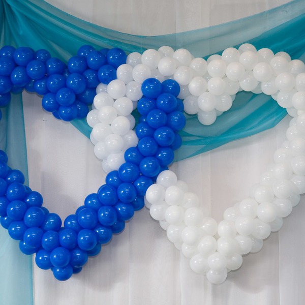 Украсить дом воздушными шариками на топазовую годовщину свадьбы