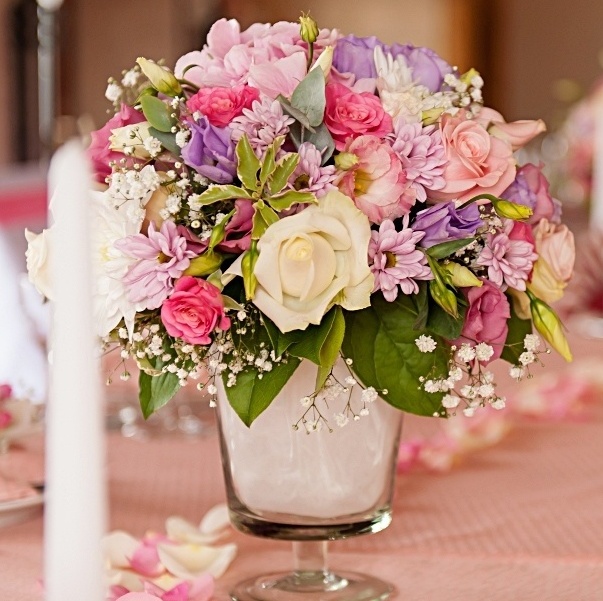 Празднование деревянной годовщины свадьбы - букет цветов