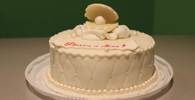 Торт на жемчужную годовщину (30 лет свадьбы)