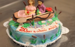 Торт на фарфоровую годовщину (20 лет свадьбы)