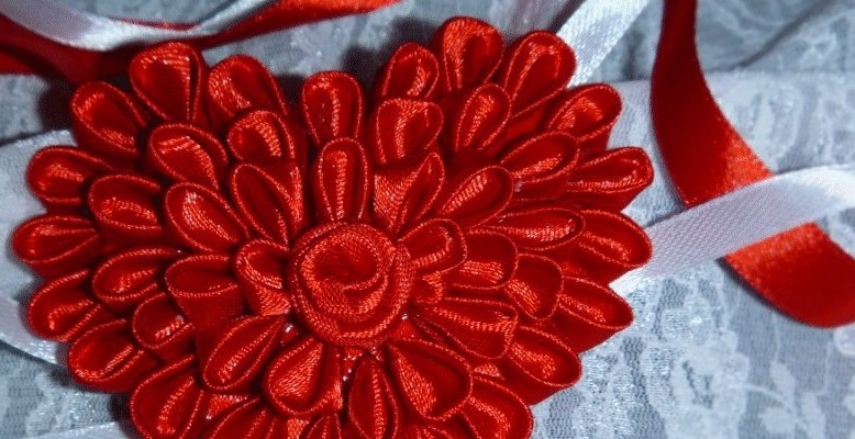 Валентинка из атласных лент: шелковистый подарок на 14 февраля