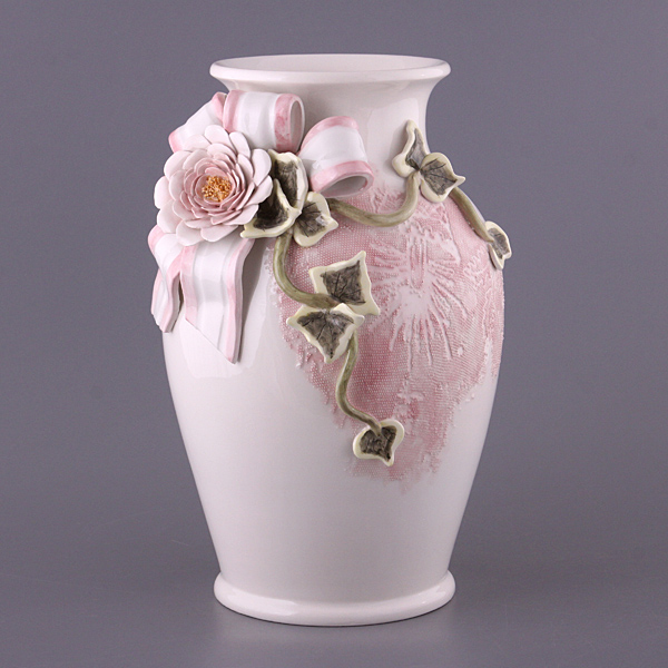  Фарфоровая ваза с цветами
