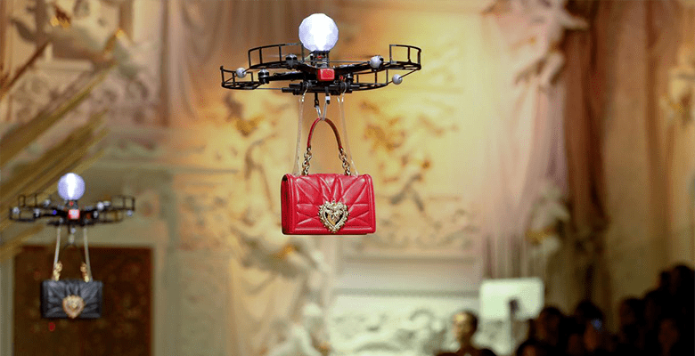 На показе Dolce & Gabbana моделей заменили дроны