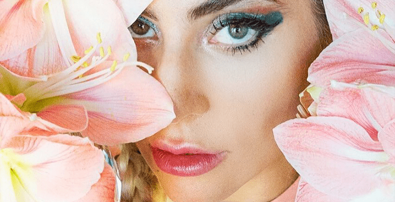 Леди Гага отменяет выступления из-за болезни