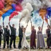 Цветной и тяжелый дым на свадьбу: как украсить фото с помощью дымовых шашек?