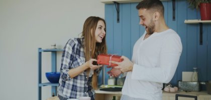 Какой сюрприз сделать любимому парню на день рождения?