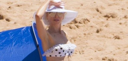 Николь Кидман отдыхает на пляже, и она в потрясающей форме
