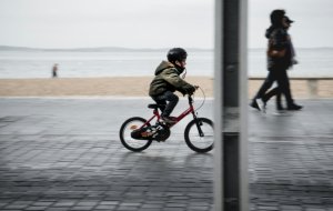 Как научиться кататься на велосипеде взрослому или ребенку?