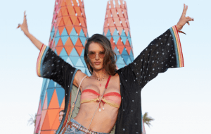 Прямиком с Coachella 2019: самые крутые украшения фестиваля