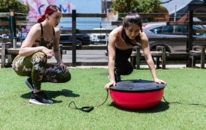BOSU-тренировка: что это и чем она эффективна