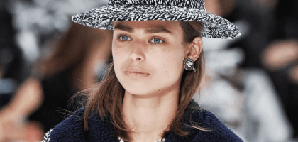 Серьги-пуговицы Chanel – культовое украшение вернулось