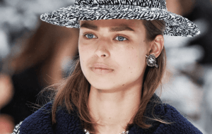 Серьги-пуговицы Chanel – культовое украшение вернулось