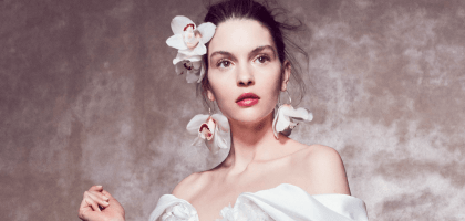 Ободки, цветы и заколки: самые модные свадебные аксессуары 2020