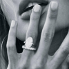 Обручальное кольцо vs помолвочное: вам точно нужны оба?