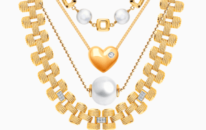Как носить все любимые колье и подвески сразу? По примеру Chanel!