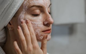 Ежедневный уход за лицом, который нужен каждой девушке