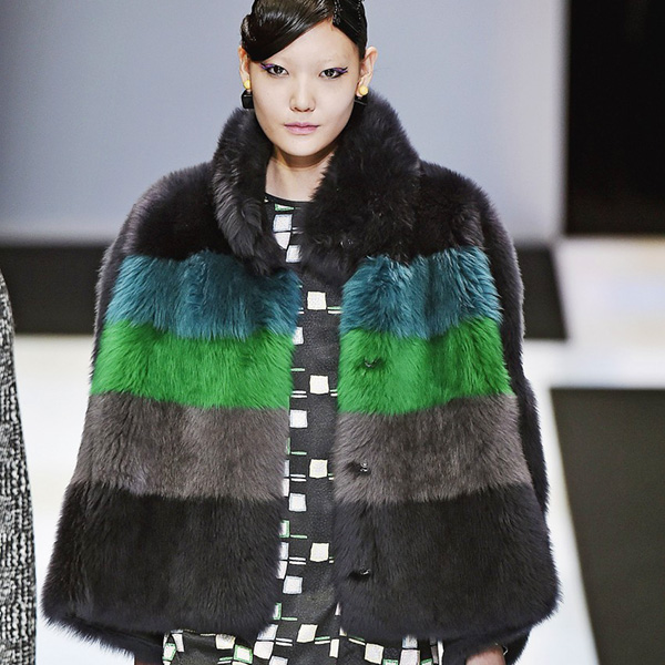Оригинальная шуба из искусственного меха от Gucci