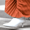Белые сапоги и ботинки – самая универсальная обувь весны (без шуток!)