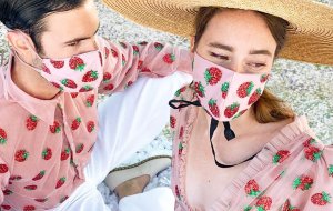 Маска, платок и бандана – модные аксессуары, которые нужны вам этим летом