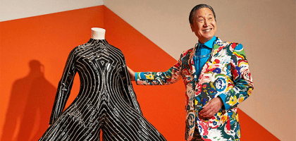Умер японский дизайнер, создававший наряды для Дэвида Боуи и Элтона Джона