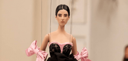 Бренд Moschino устроил кукольный спектакль вместо модного шоу