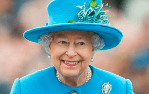 Королева Елизавета II запускает собственную марку джина