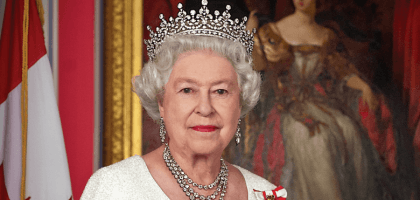 Бывший сотрудник Букингемского дворца ограбил Елизавету II на крупную сумму